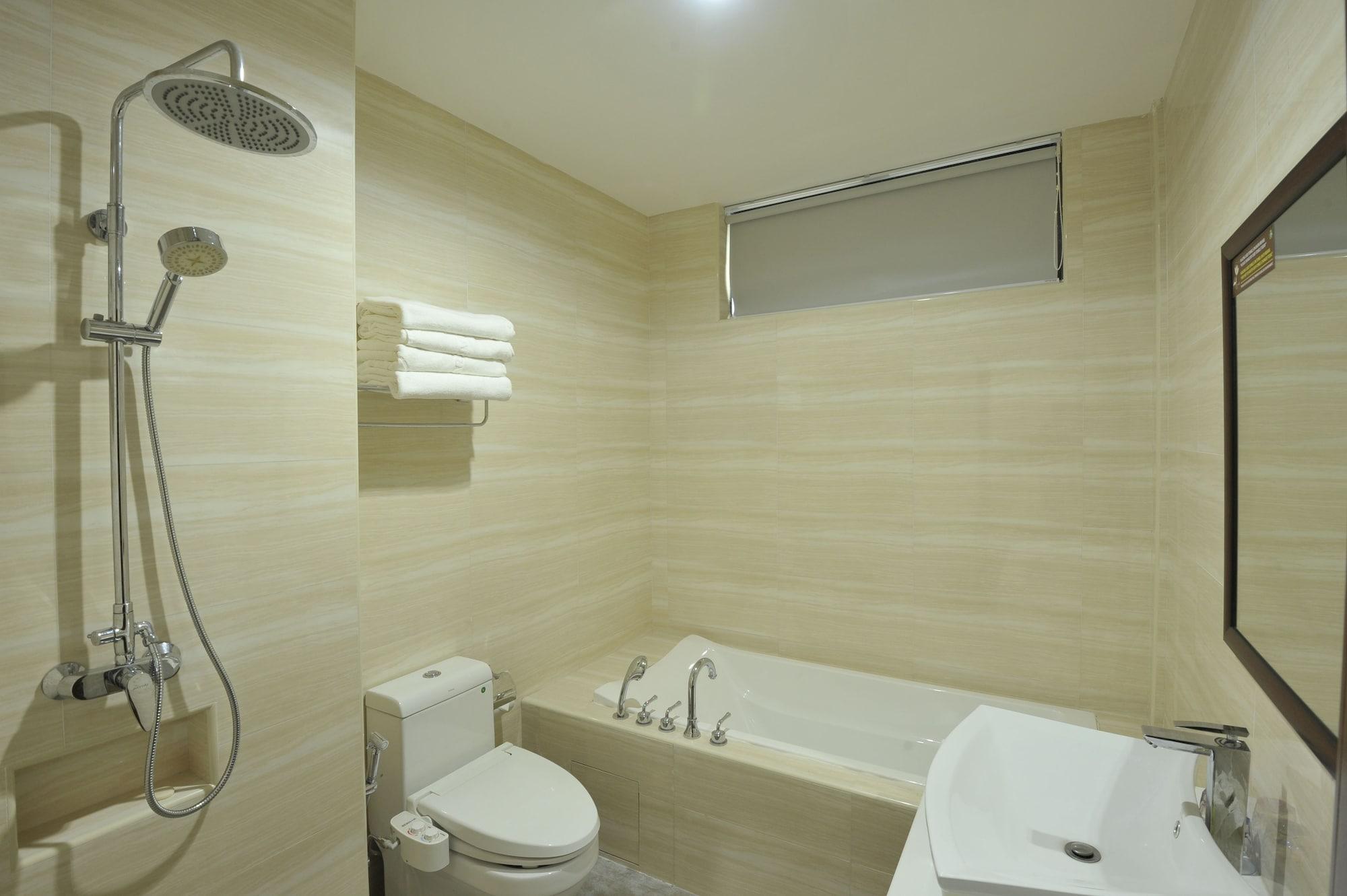 Hallmark Regency Hotel - Johor Bahru Exteriör bild